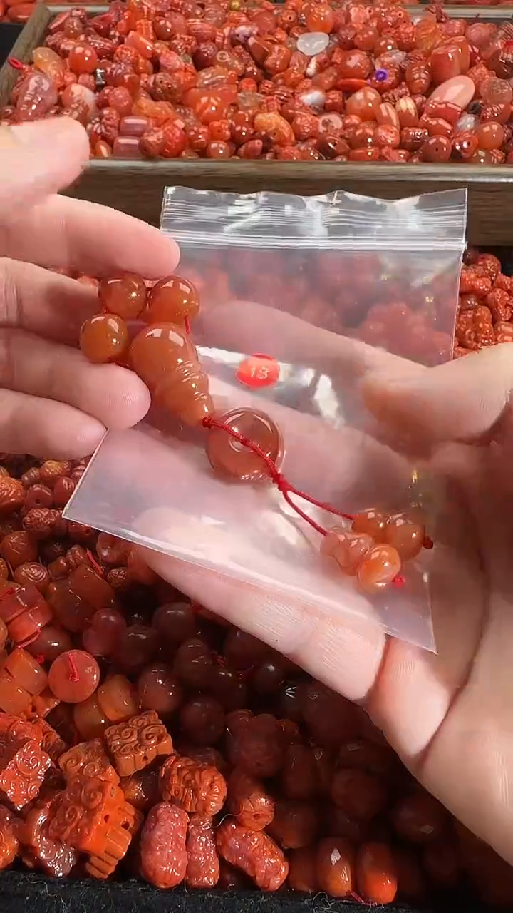 颈饰未镶嵌南红玛瑙1