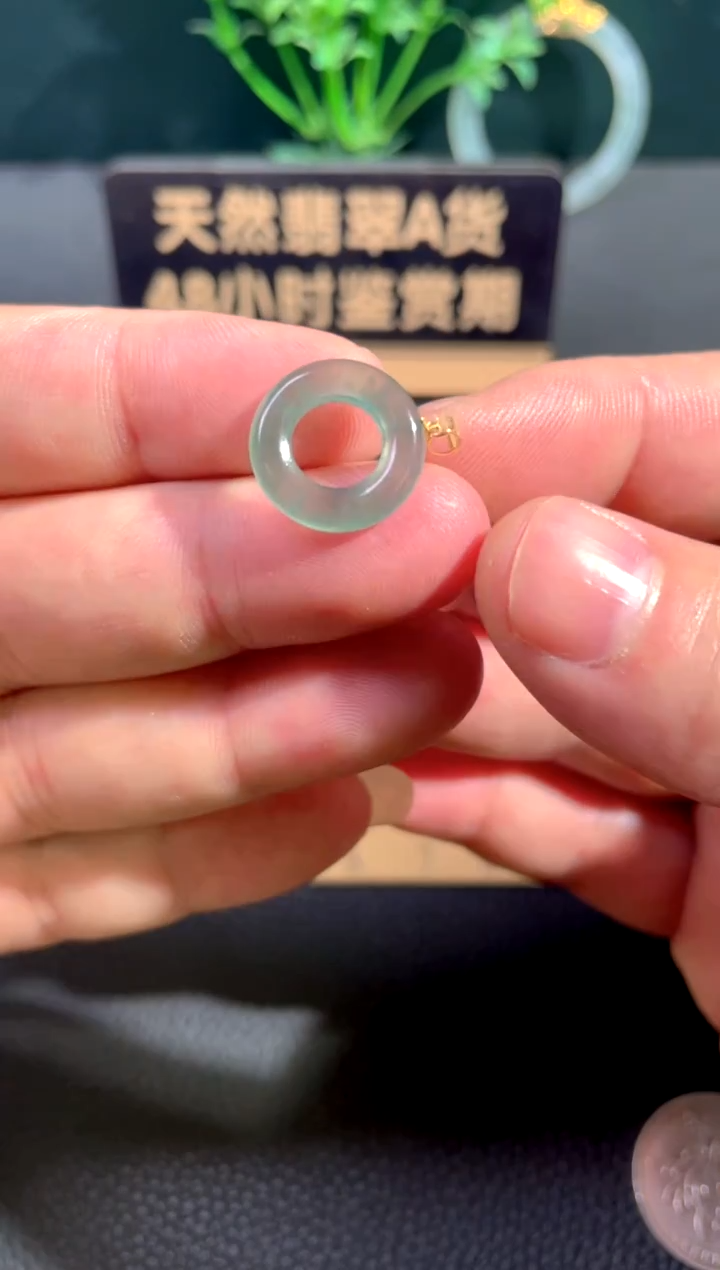 颈饰18K金镶嵌翡翠翡翠