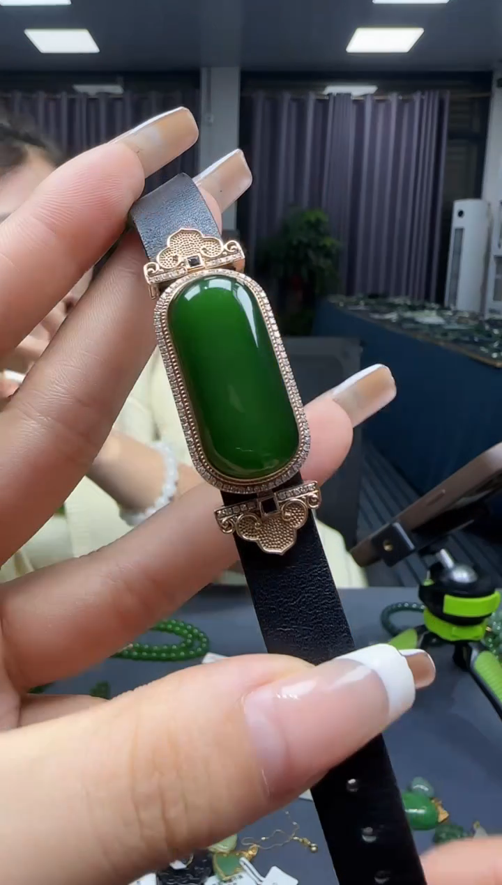 【闪购商品】和田玉挂件18K金镶嵌1