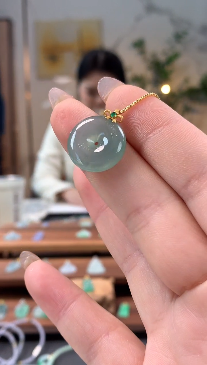 【闪购商品】翡翠吊坠(不含链)18K金镶嵌平安扣