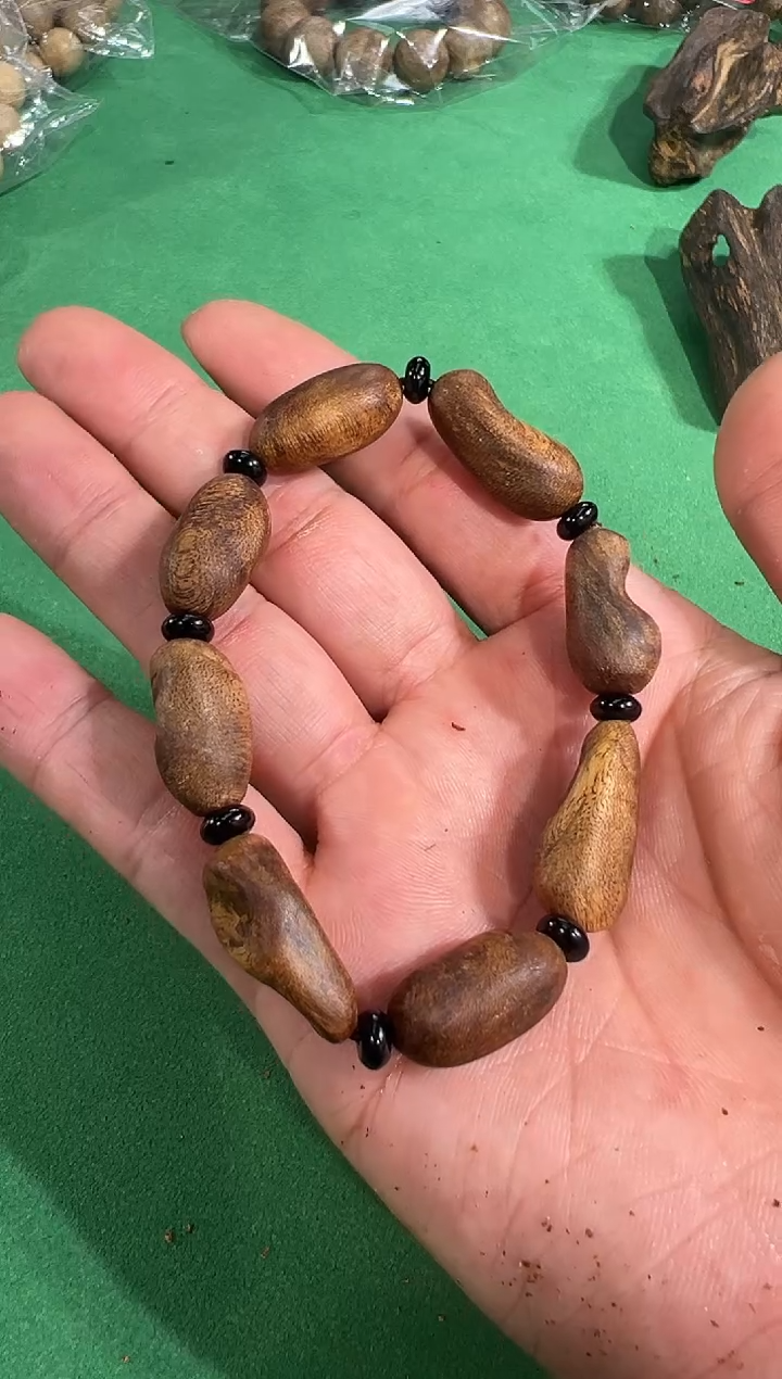 【闪购商品】沉香手串114号红土留疤多样性发一