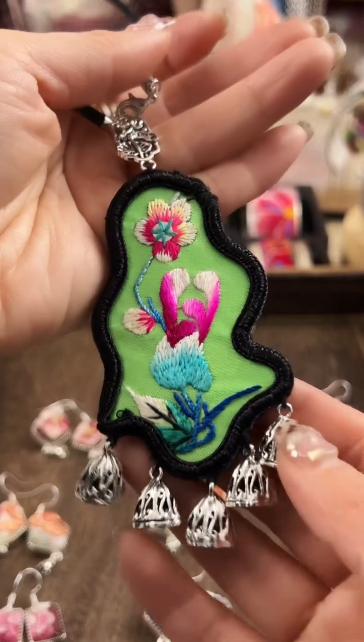 【闪购商品】织绣民族风老绣饰品086