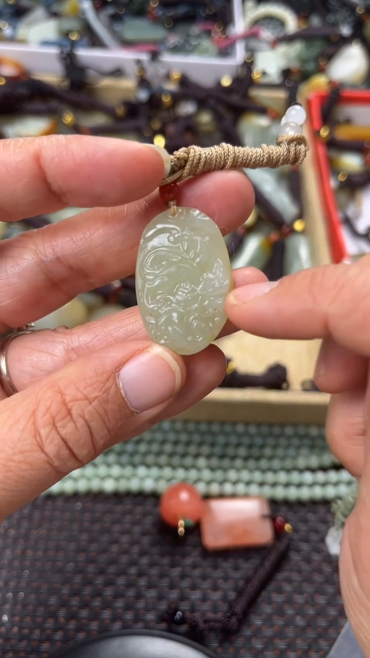 【闪购商品】和田玉颈饰未镶嵌多样性发货没有证书拍一发一有瑕