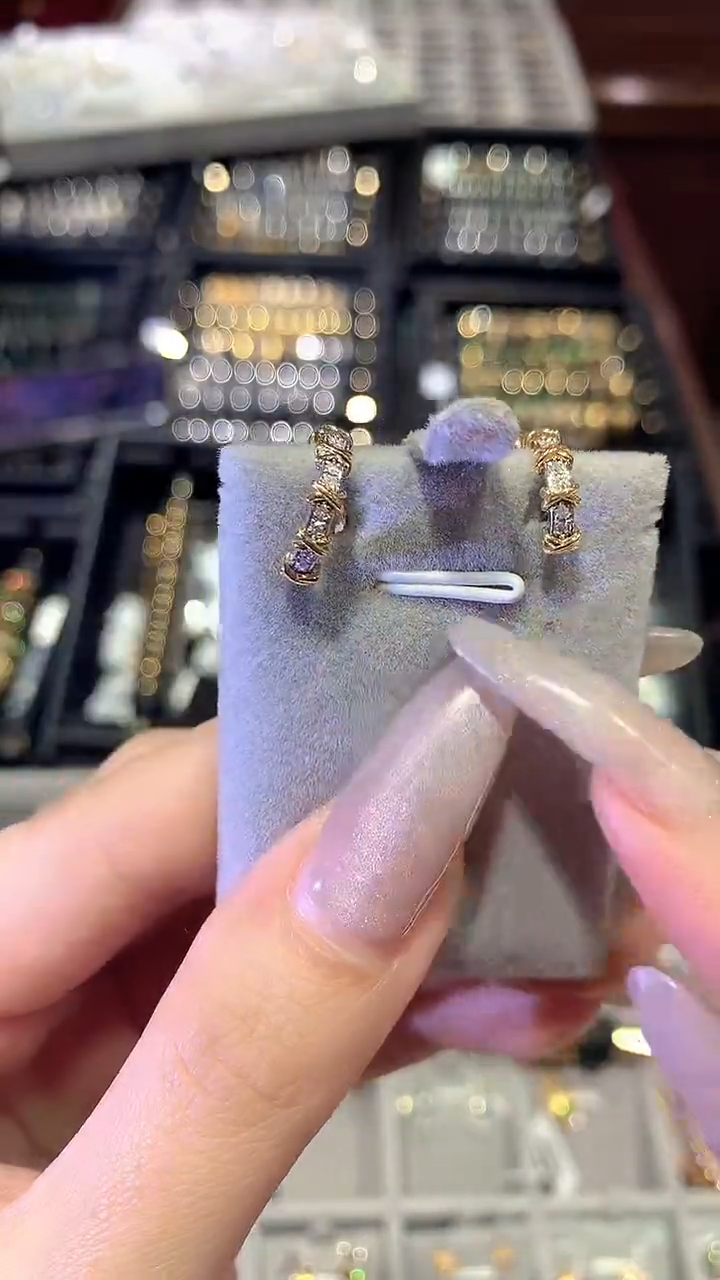 【闪购商品】钻石耳饰18K金镶嵌耳饰