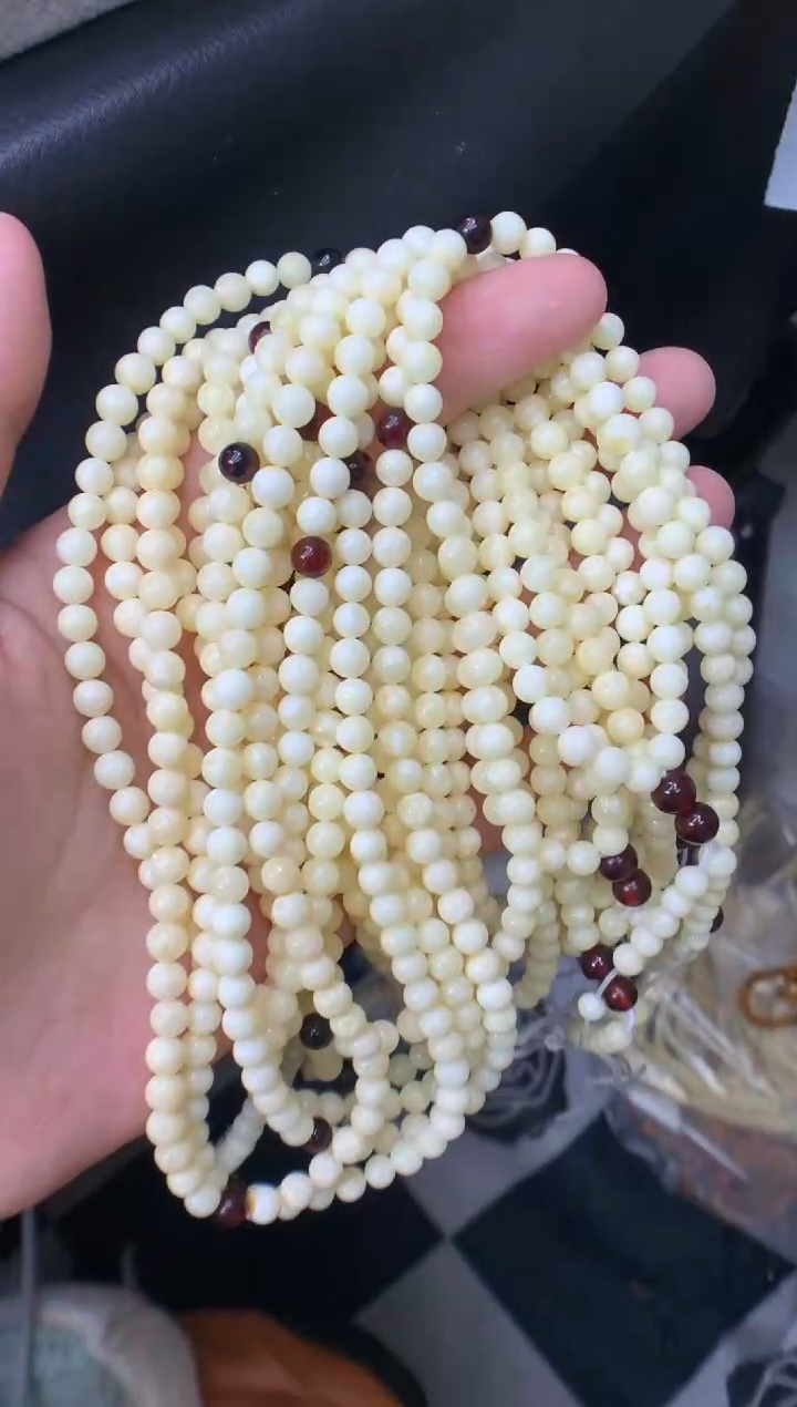 蜜蜡未镶嵌珠宝奇石多样性发一件