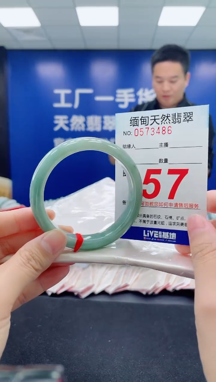 未镶嵌手镯翡翠天然翡翠手镯