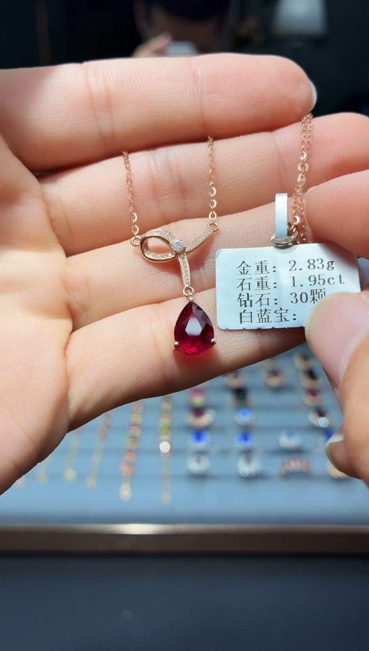 颈饰18K金镶嵌碧玺1.95.