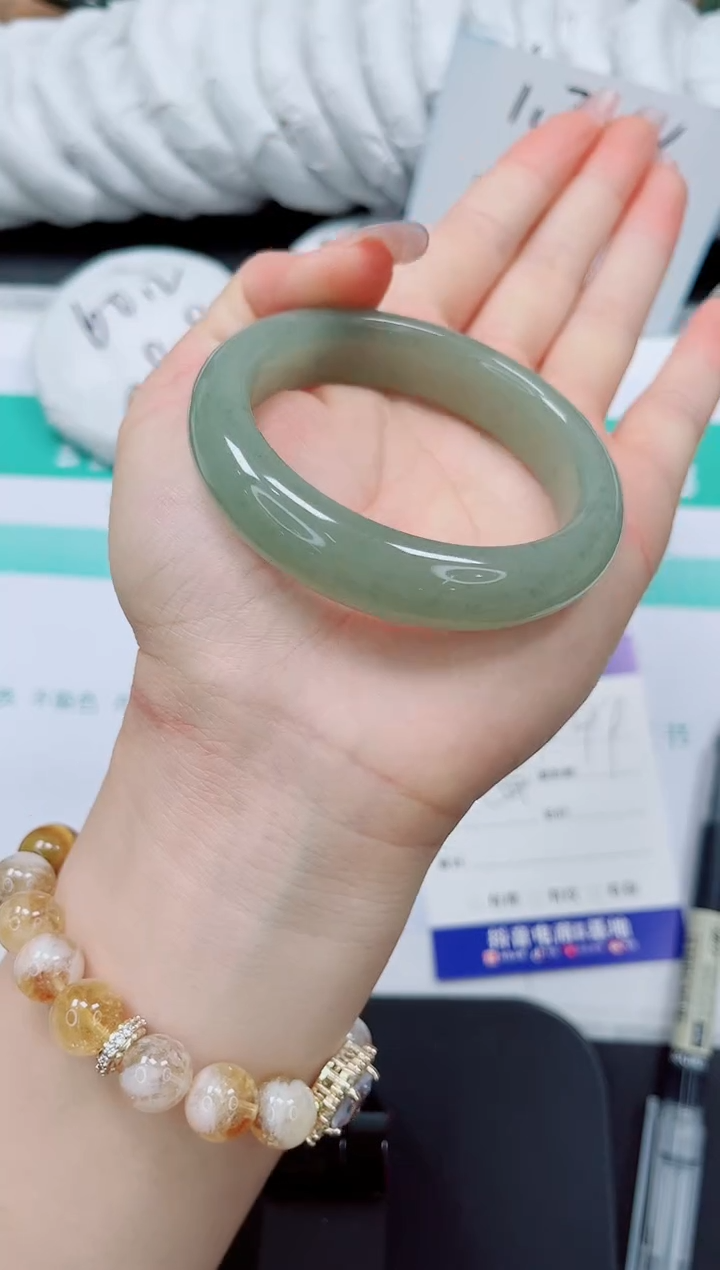石英质玉手镯未镶嵌92/54