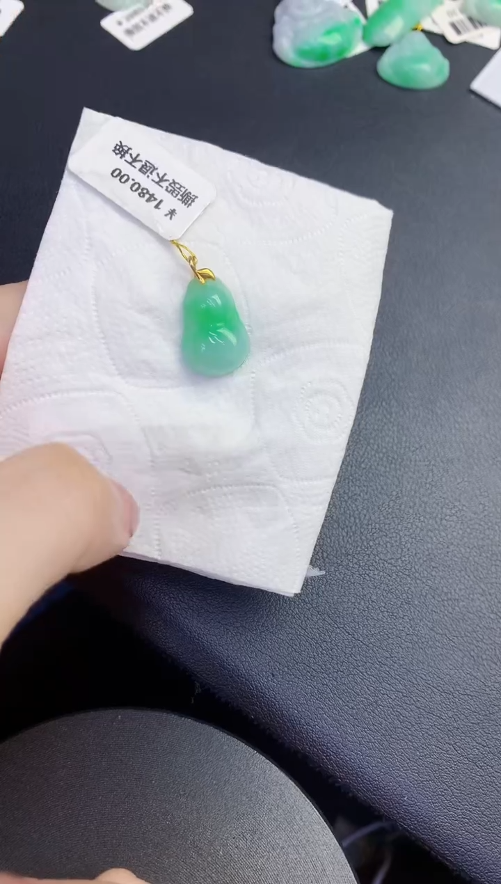 颈饰18K金镶嵌翡翠缅甸天然翡翠A货