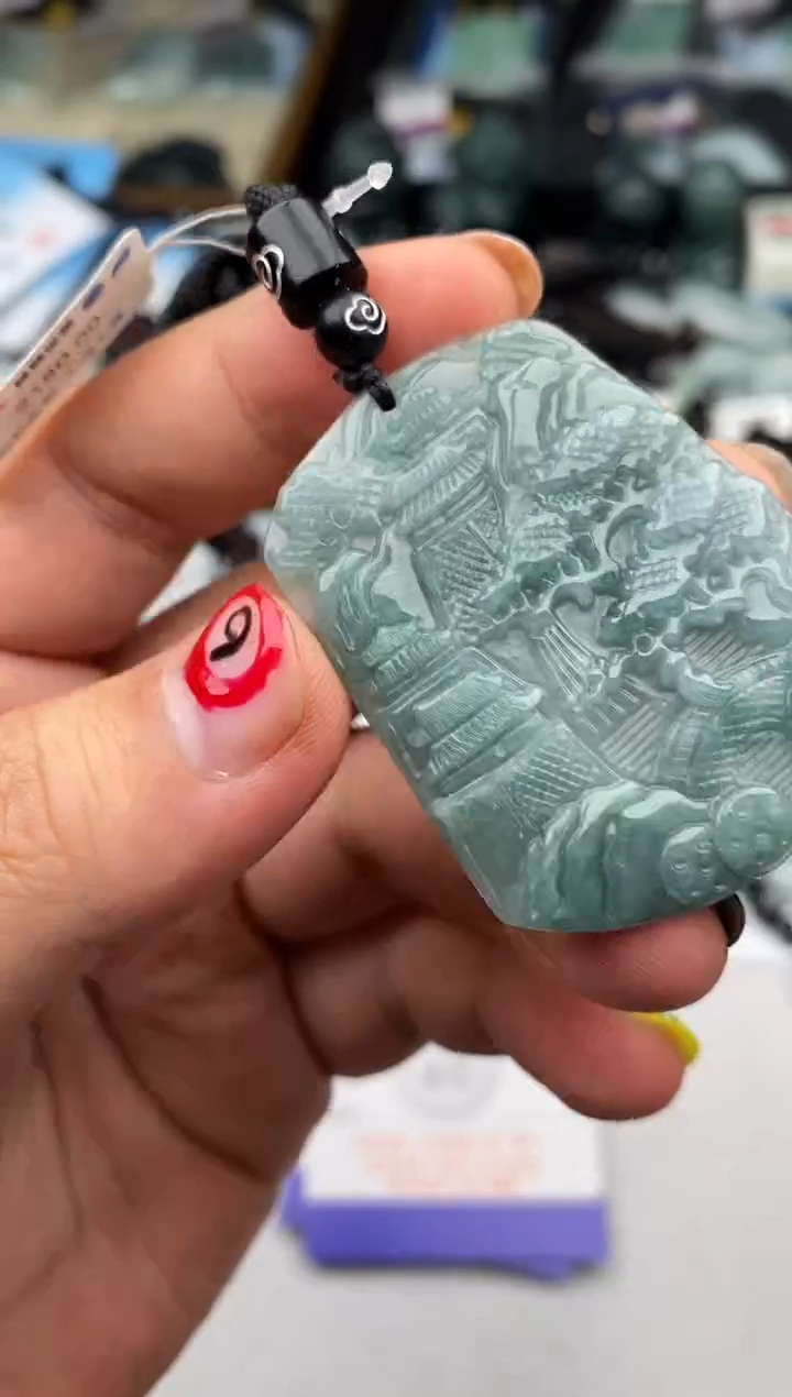 翡翠未镶嵌颈饰多样性发其一