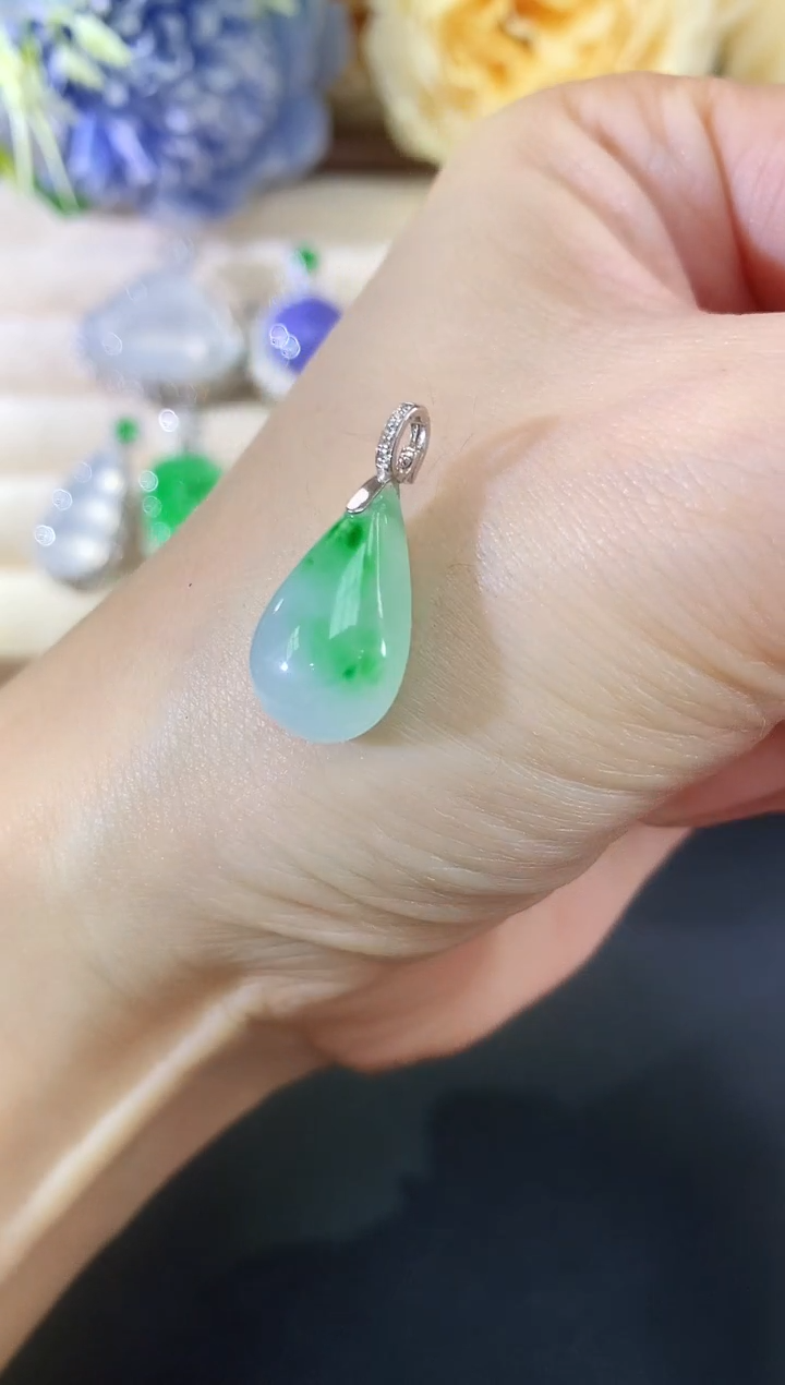 吊坠(不含链)18K金镶嵌翡翠34|