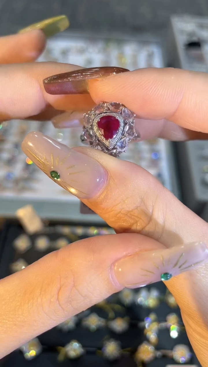 18K金镶嵌戒指红宝石    XFY