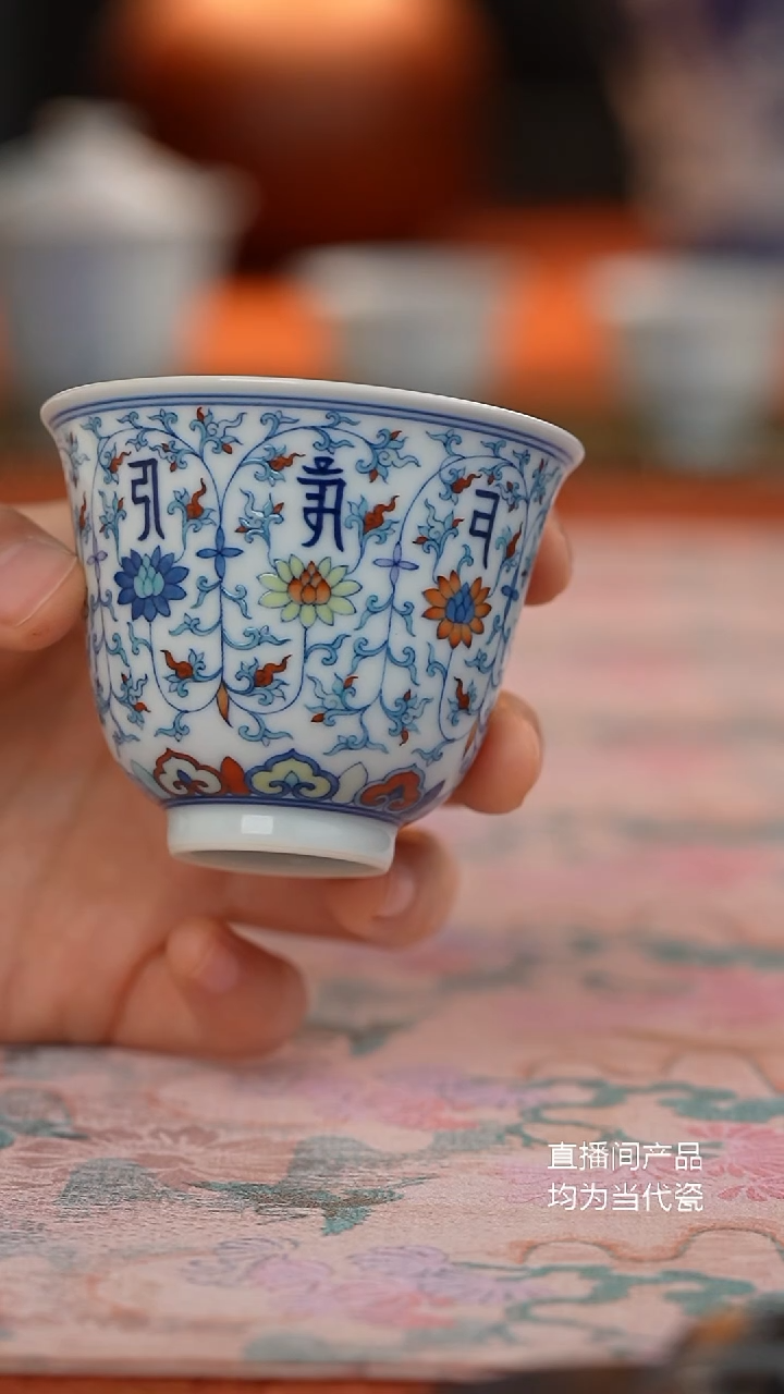 望玉斗彩莲托梵文铃铛杯