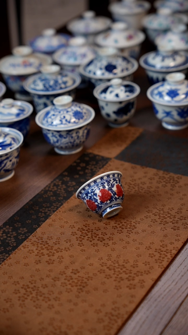 【闪购商品】釉里红缠枝小压手1111111