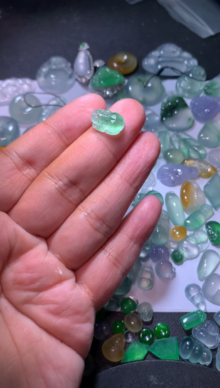 【闪购商品】翡翠颈饰未镶嵌貔貅