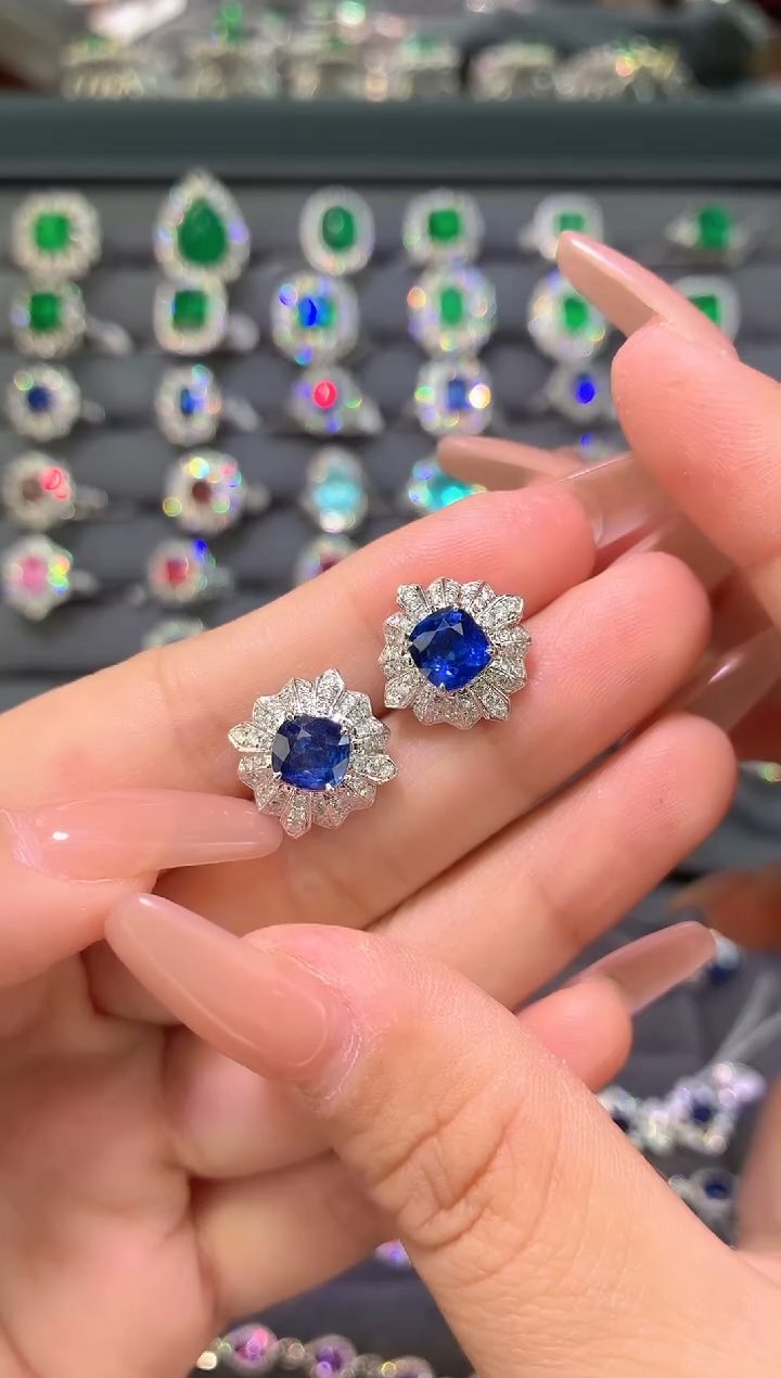 耳饰蓝宝石18K金镶嵌-2.45克拉