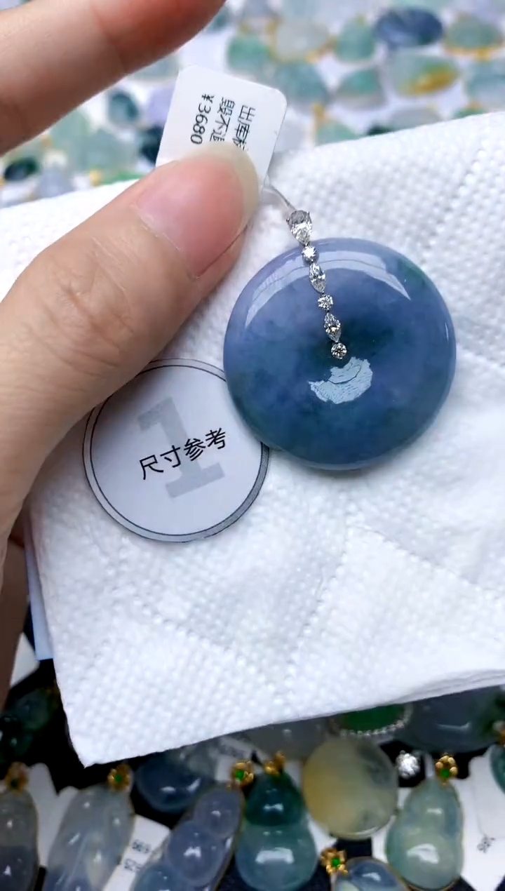 颈饰18K金镶嵌翡翠天然A货翡翠