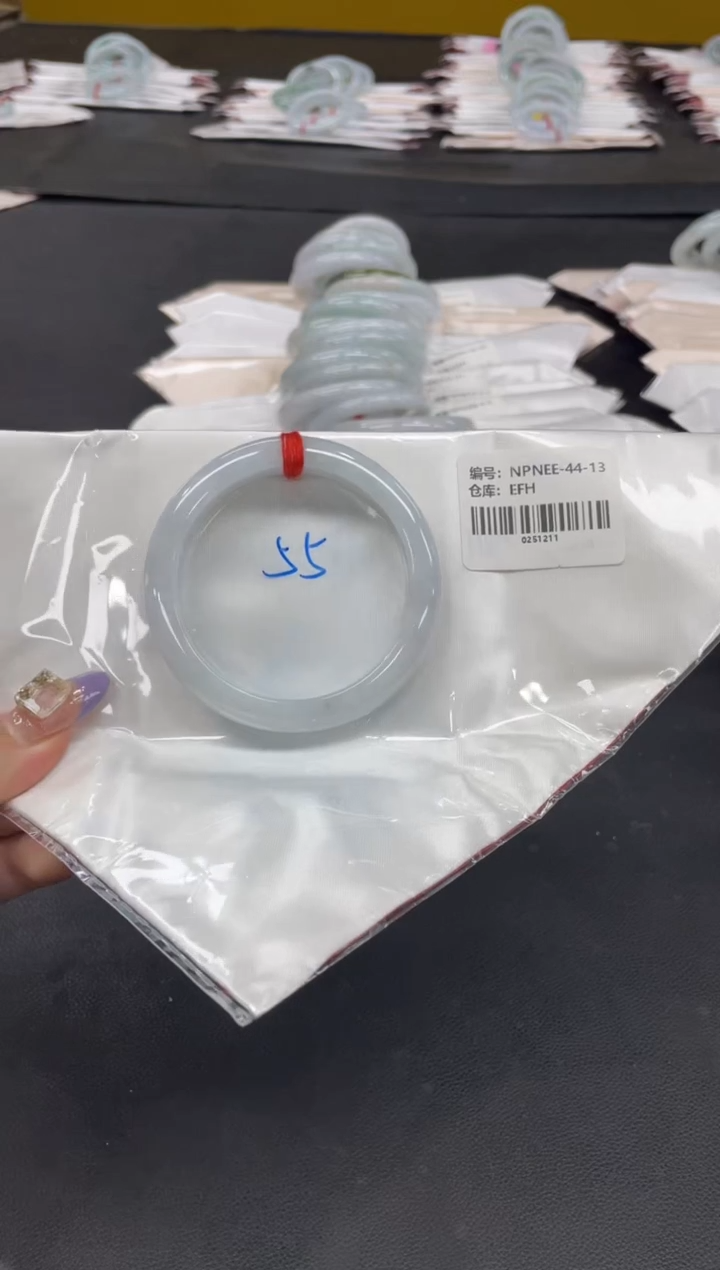 未镶嵌手镯翡翠翡翠手镯