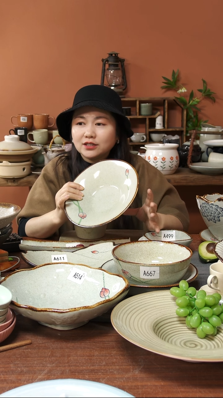 陶瓷A623 手绘荷花黑点斗笠碗一个微瑕22.5*4