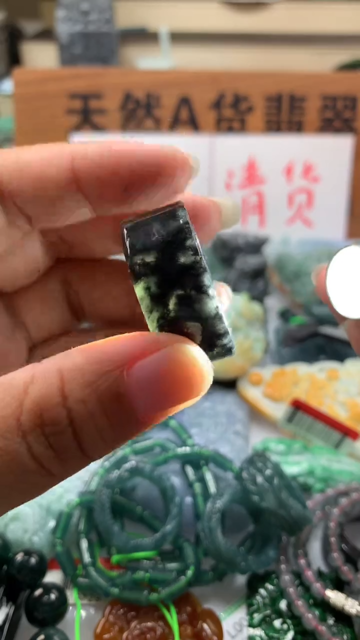 【闪购商品】翡翠颈饰未镶嵌保真天然A货翡翠