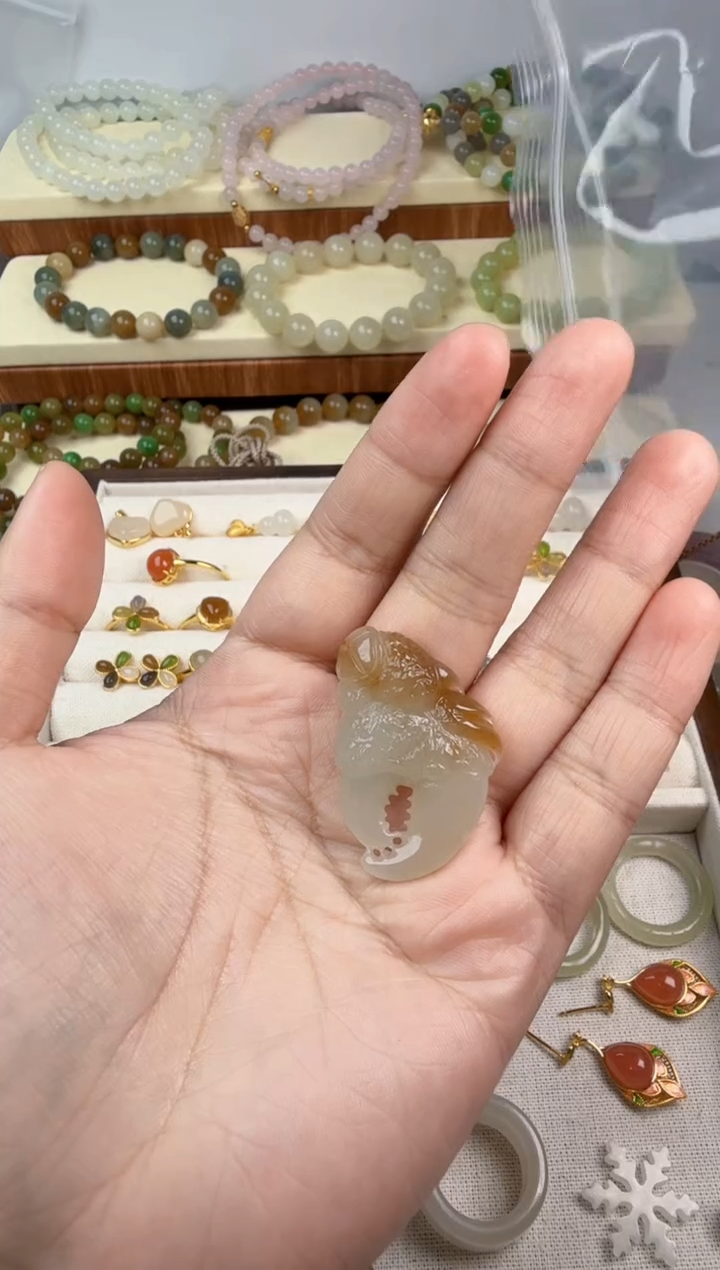 项链未镶嵌和田玉小****?蟹钳