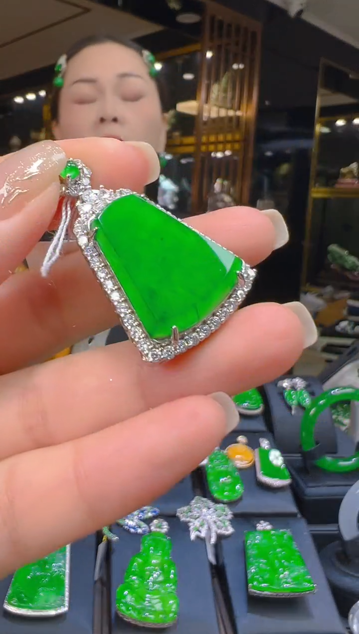 吊坠(赠链)银S925镶嵌翡翠017（多样性发其一）