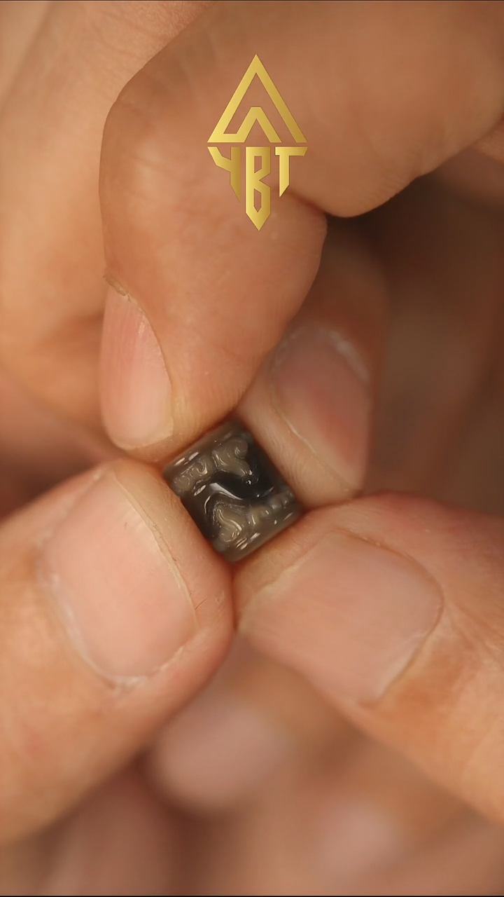 未镶嵌配饰玛瑙/玉髓黑金虎牙-直径7.9