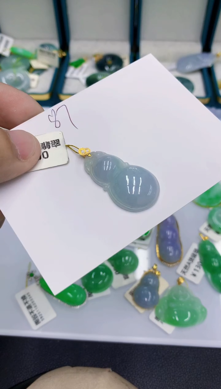 颈饰18K金镶嵌翡翠琴**欢翡翠