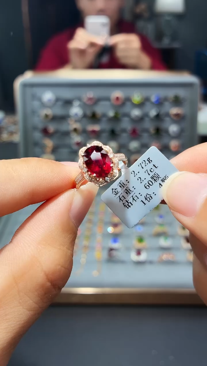 18K金镶嵌戒指碧玺2.7..