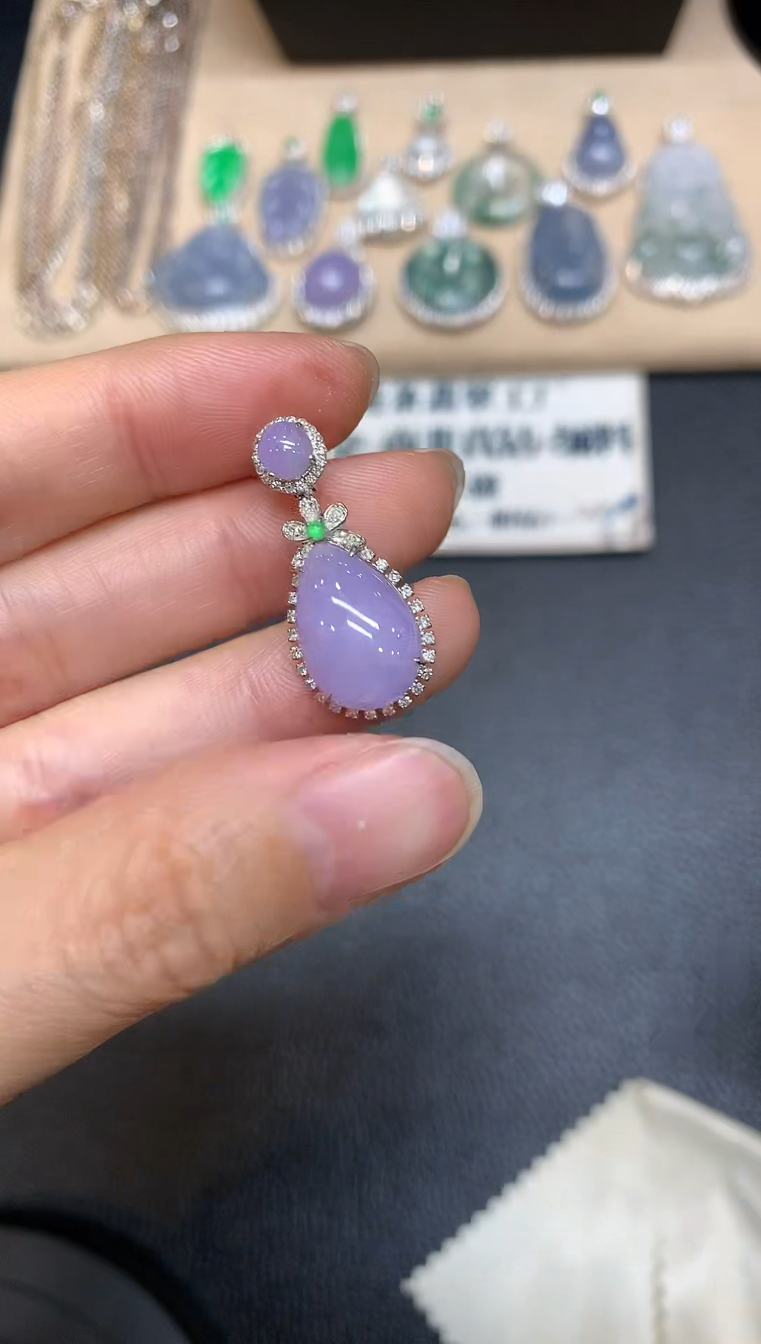 【闪购商品】翡翠颈饰18K金镶嵌水滴【无服务费