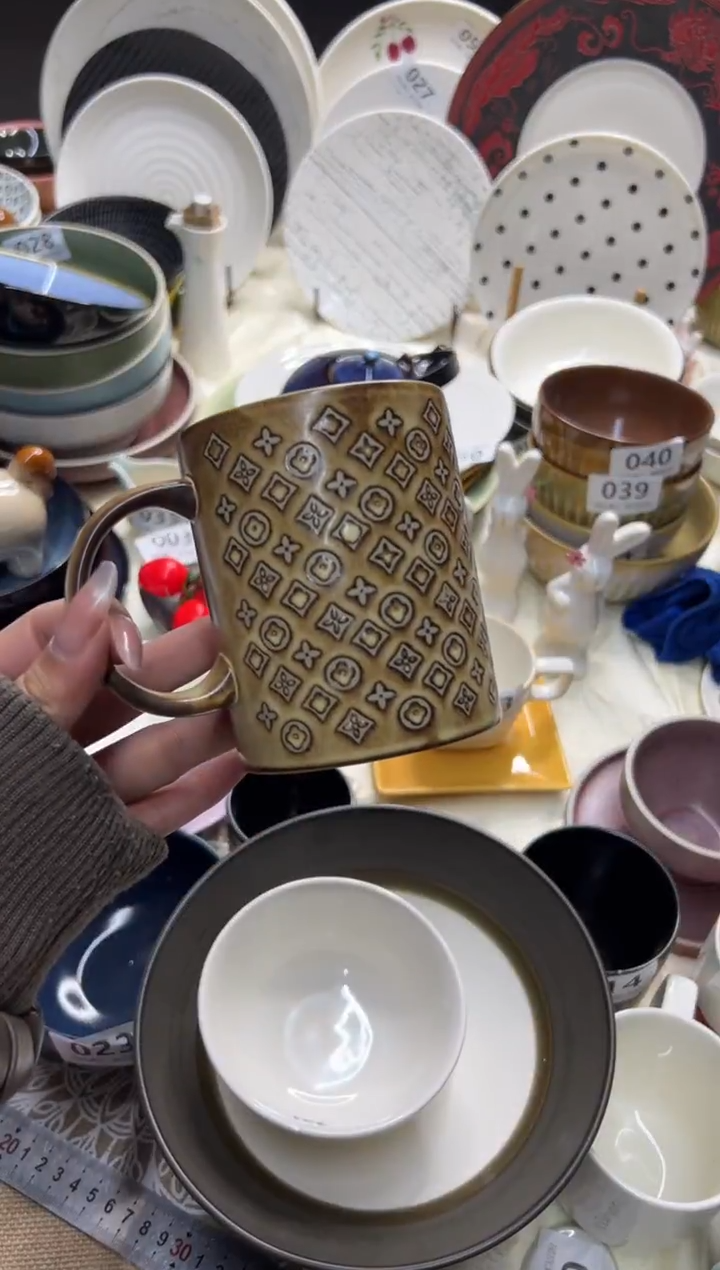 新骨瓷A品花令  焰木棕 马克杯