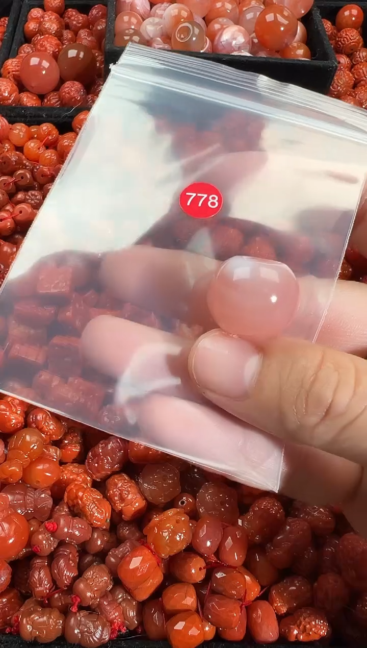 颈饰未镶嵌南红玛瑙1