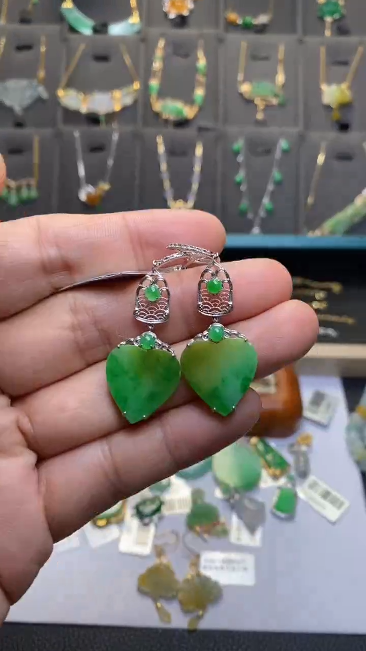 颈饰18K金镶嵌翡翠净货33713