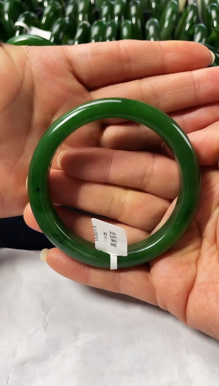 未镶嵌手镯和田玉（碧玉）好***满碧玉手镯