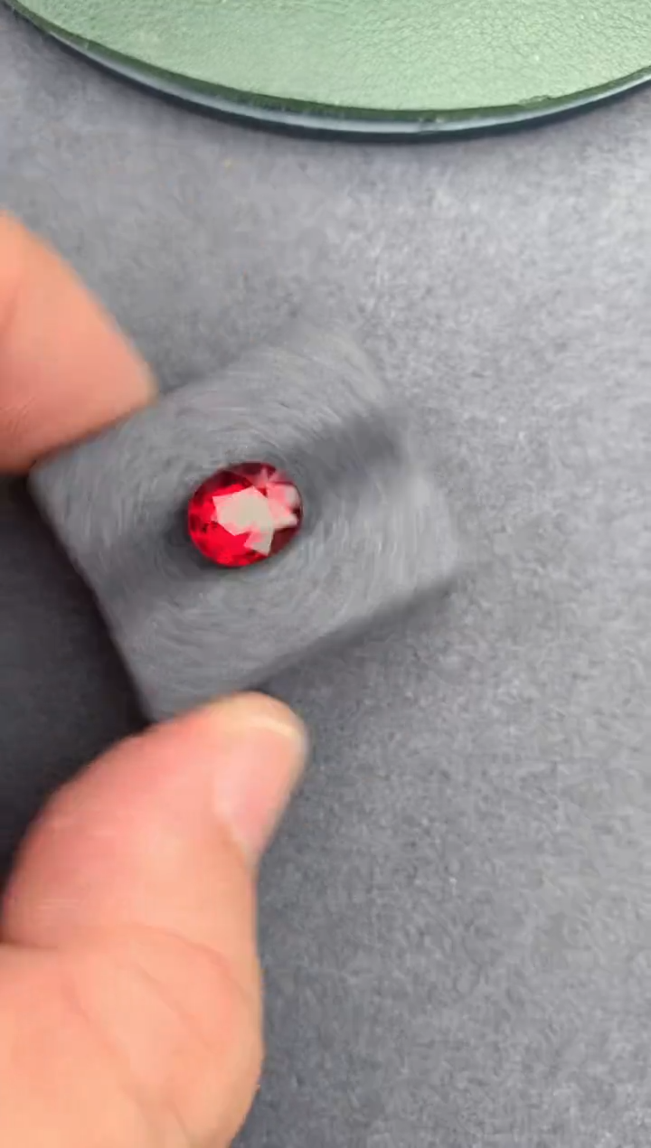 【闪购商品】碧玺裸石未镶嵌2.7ct 卢比来碧玺