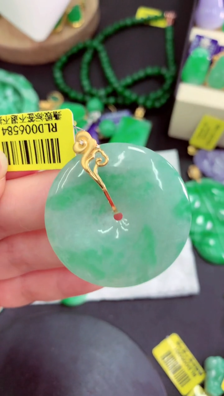 颈饰18K金镶嵌翡翠挂件