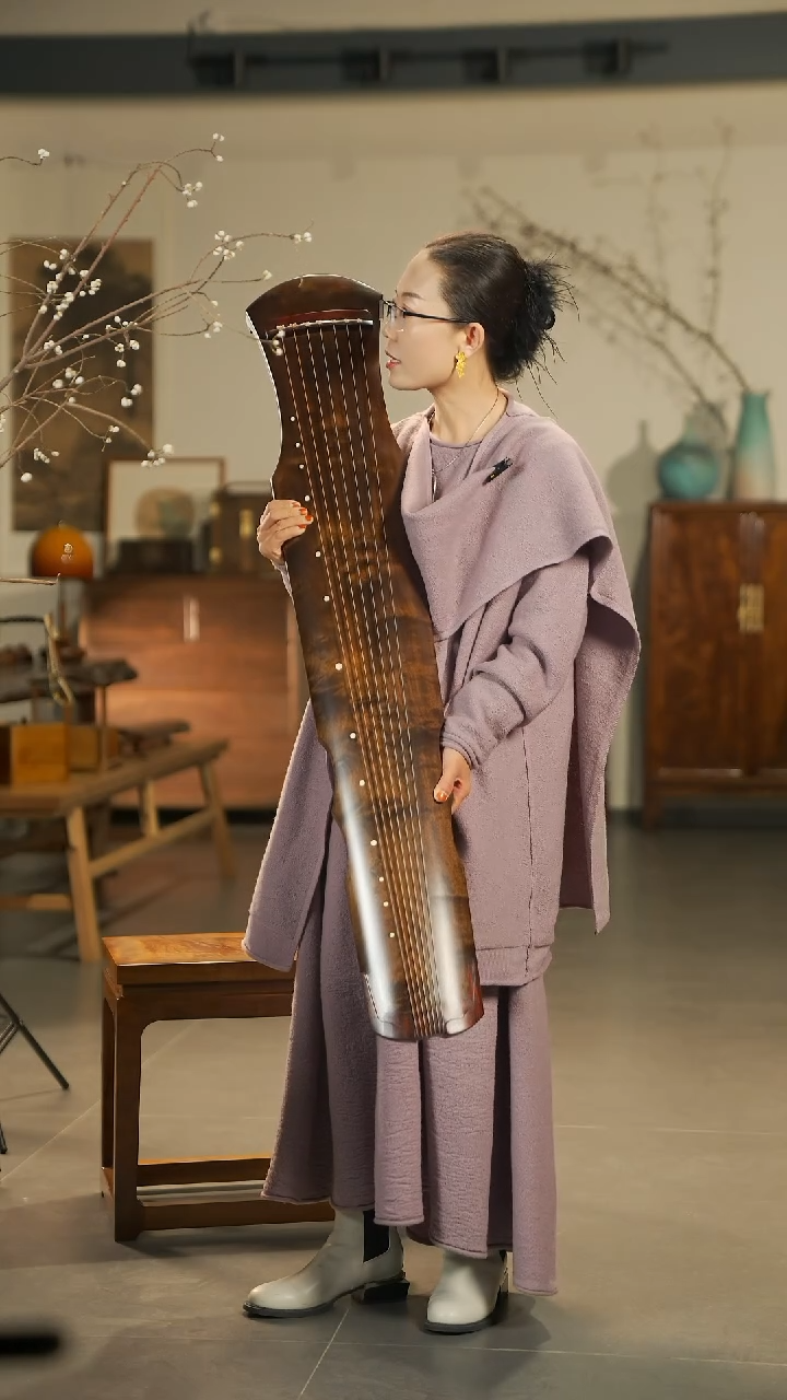 【闪购商品】金丝楠木雕古琴 云彩纹精工