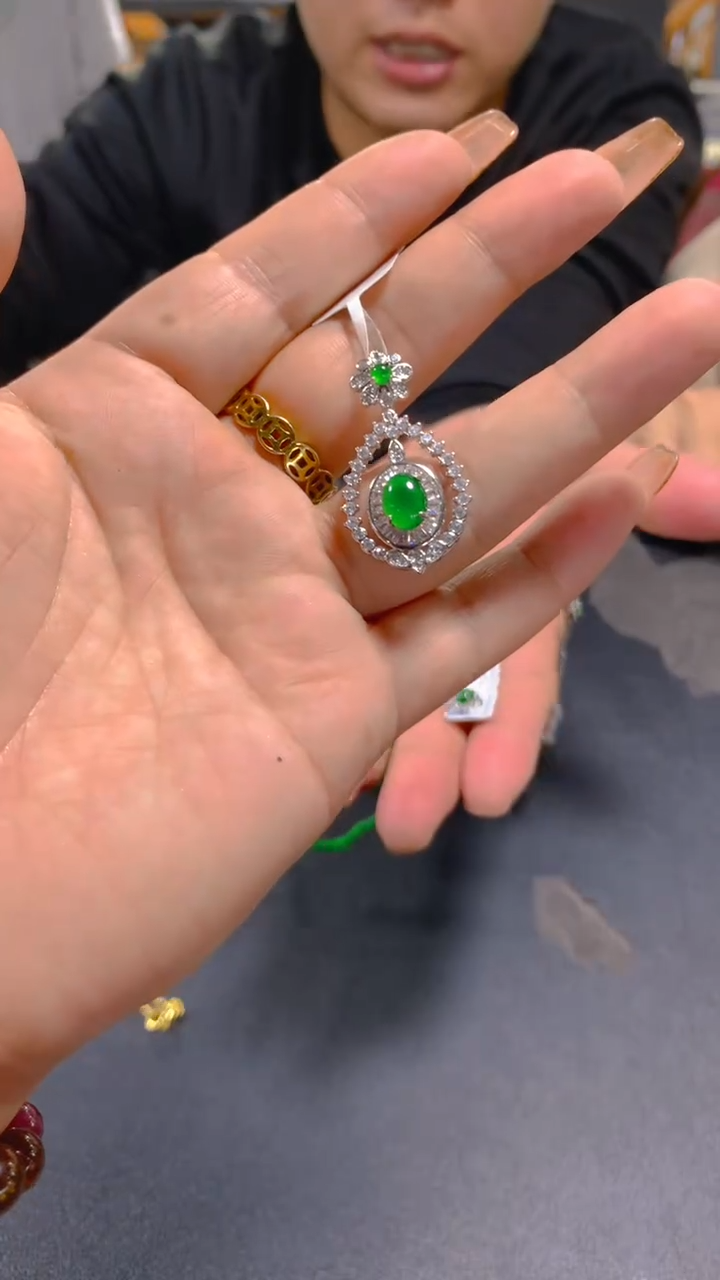 【闪购商品】翡翠吊坠(赠链)未镶嵌0581998805多样性发一