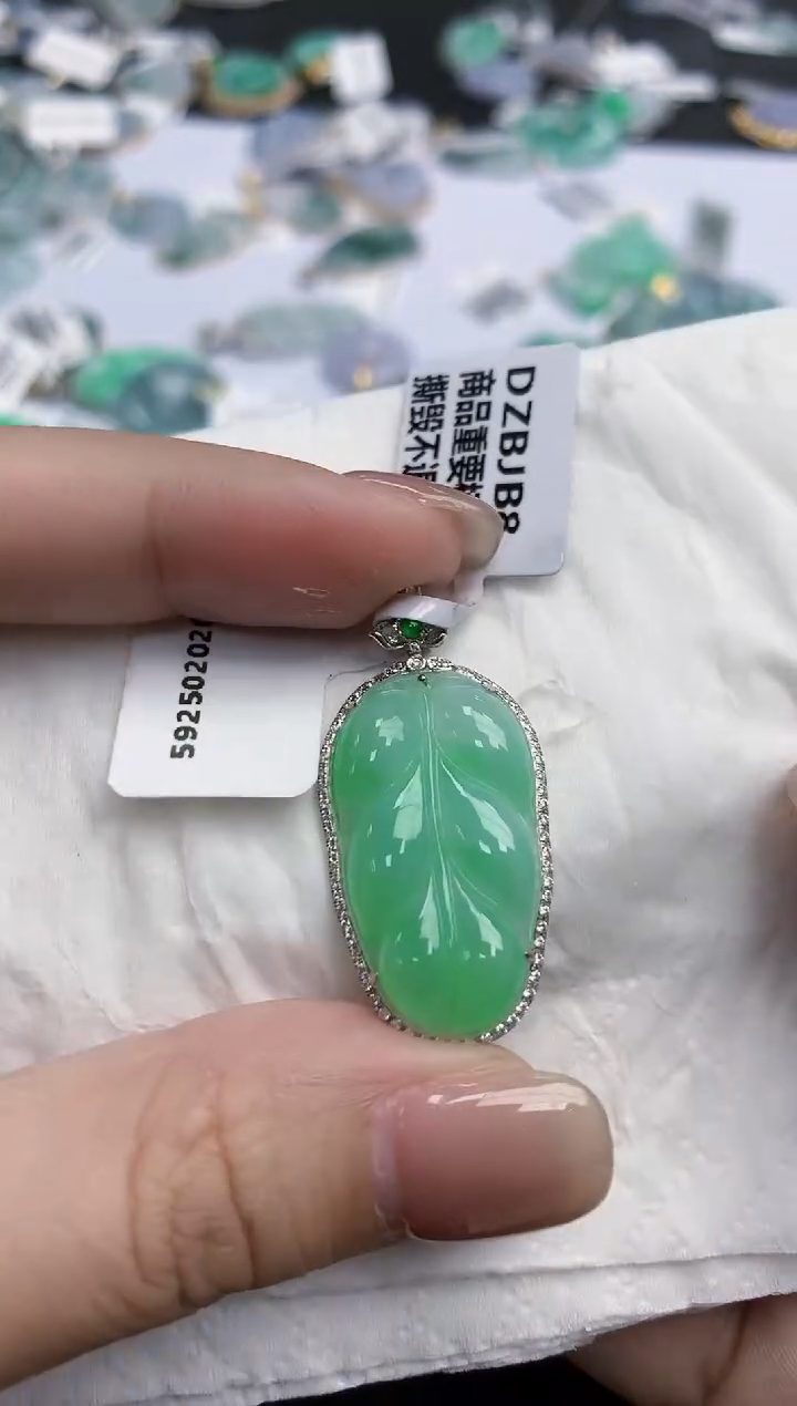 【闪购商品】翡翠颈饰18K金镶嵌天然缅甸翡翠A货