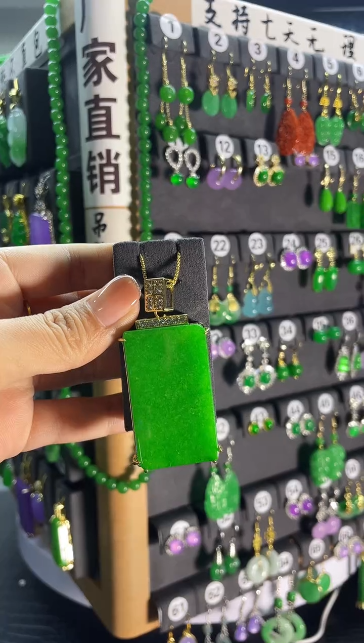 【闪购商品】翡翠耳饰银S925镶嵌218...