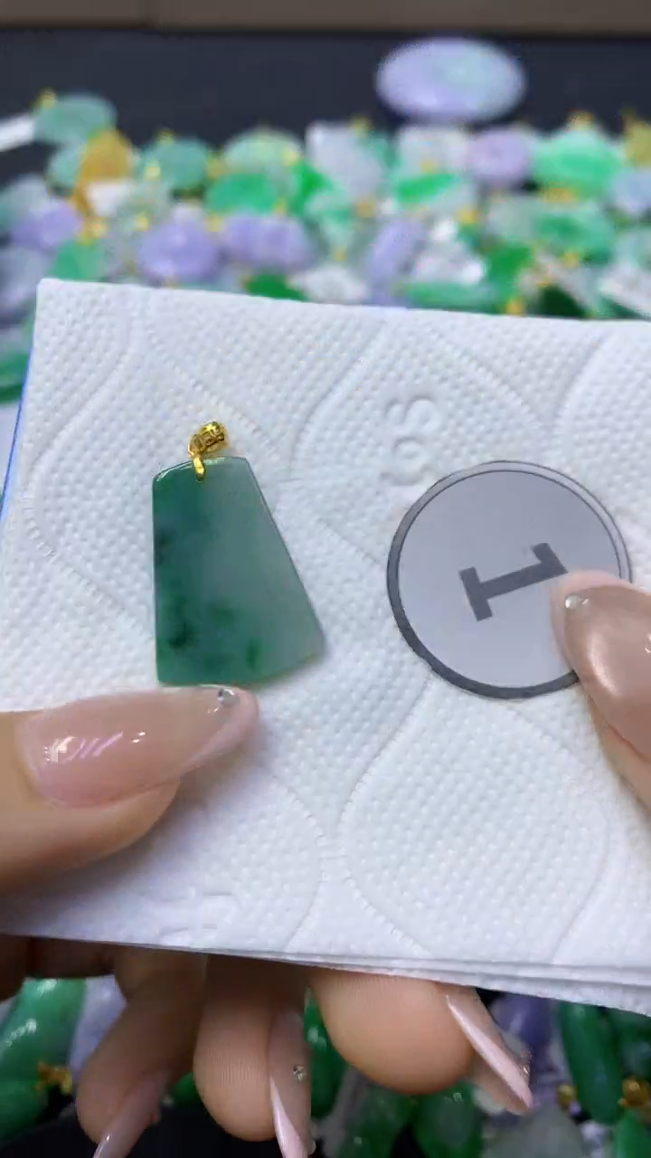 颈饰未镶嵌翡翠天然缅甸翡翠A货