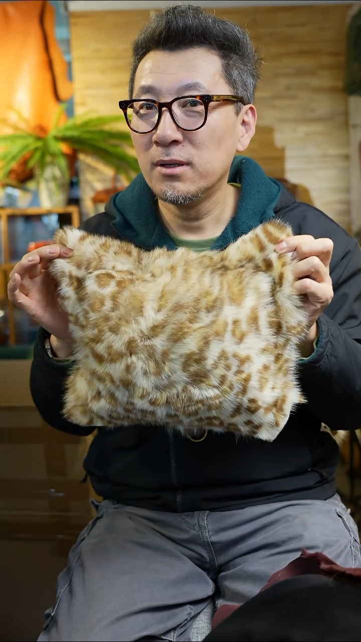 牛皮配羊毛真皮靠垫22号