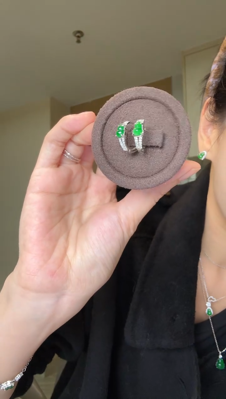 【闪购商品】翡翠耳饰银S925镶嵌葫芦耳包