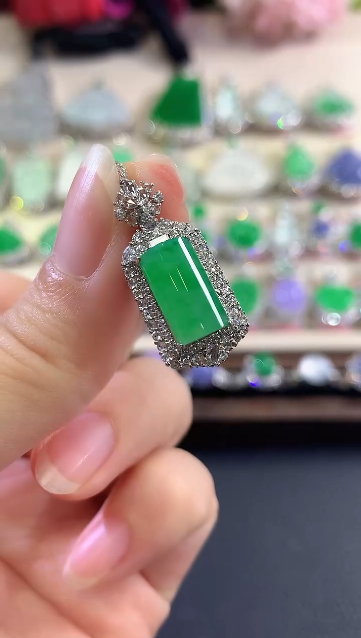 吊坠(不含链)18K金镶嵌翡翠B208