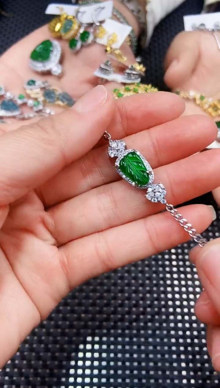 【闪购商品】翡翠手链未镶嵌11111111