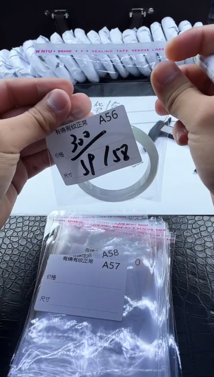 时尚冰透女款精美美人镯A56