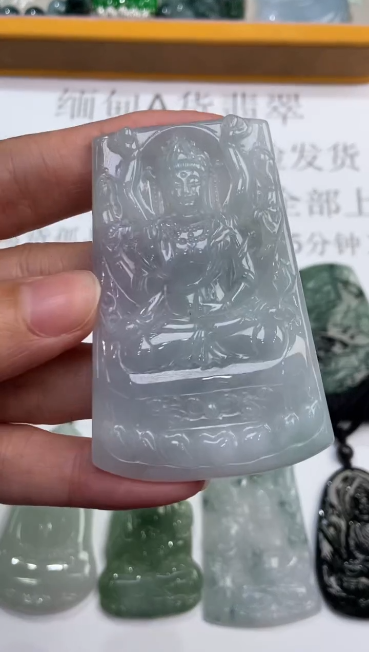 未镶嵌挂件翡翠376384    多人