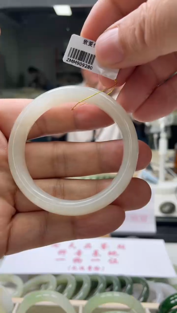 【闪购商品】和田玉手镯未镶嵌编码 9280圈口51-52