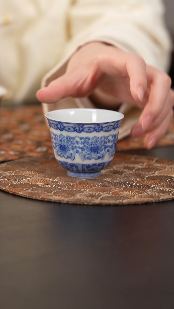 【闪购商品】杯看山柴窑青花如意