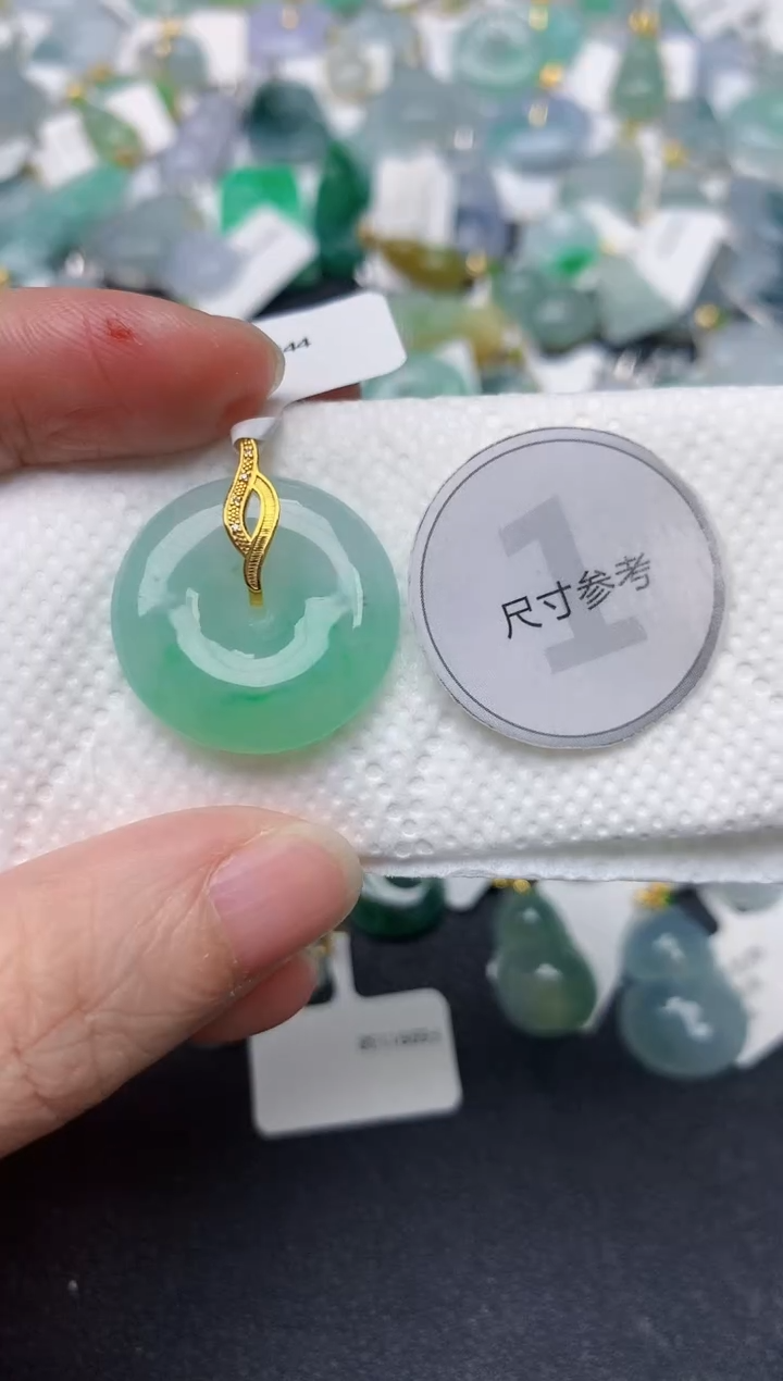 颈饰18K金镶嵌翡翠天然缅甸A货翡翠